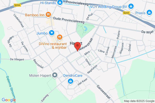 K÷nemann Studio, Hans